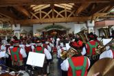 Nach zehn Jahren waren wir am 18. September 2016 zum zweiten Mal beim Trachten- und Schützenzug des Oktoberfests im Einsatz. Auf dem Weg dorthin gab es ein Ständchen beim Hotel Lärchenhof in Erpfendorf.